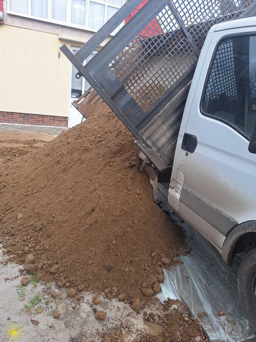 Pamant galben nisipos pentru gazon