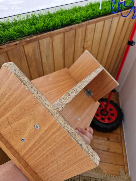 5 низких табуретов