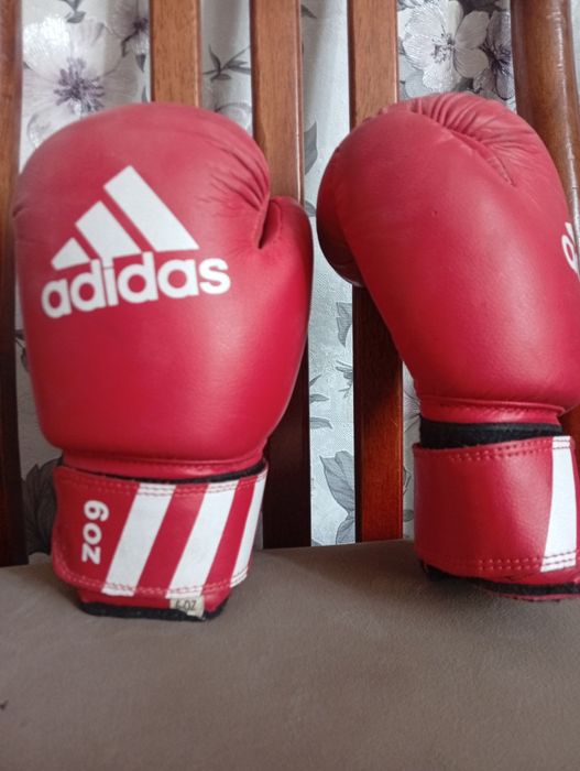 Продам боксерские перчатки "Adidas"  размер 6oz