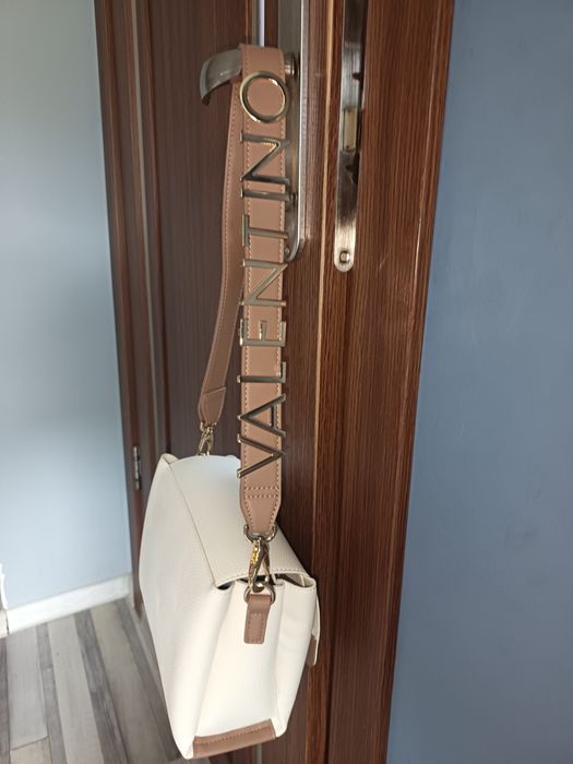 Нова дамска чанта VALENTINO