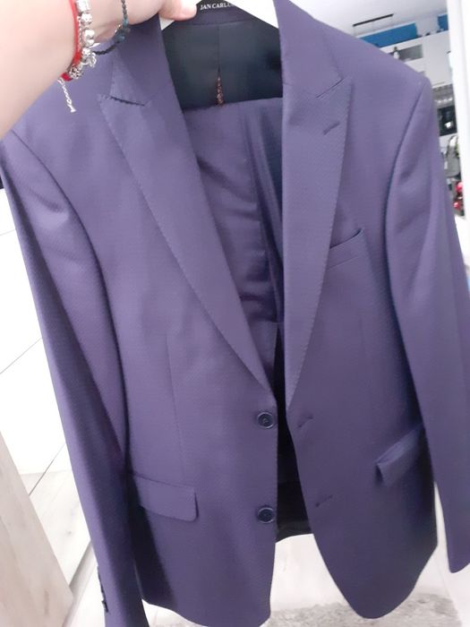 Vând costum bărbătesc