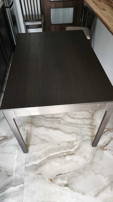 Masa extensibila si scaune Ikea