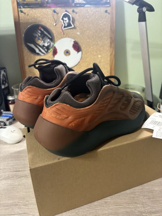 Adidas yezzy 700 copper