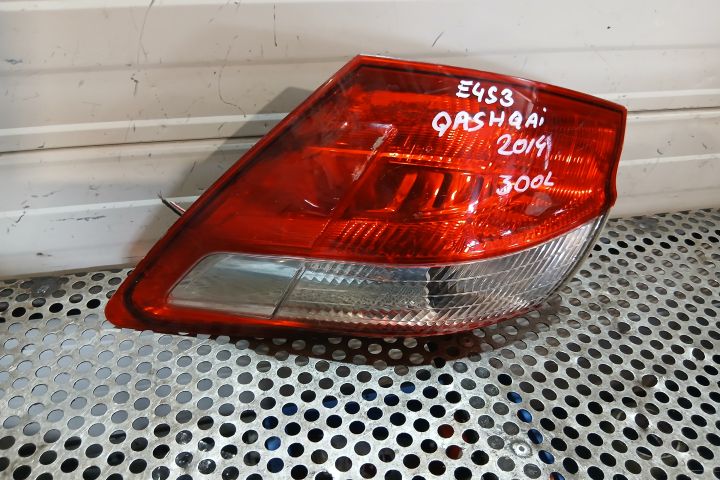 Lampa / Tripla stop stanga pe aripa Nissan Qashqai prima generatie J1