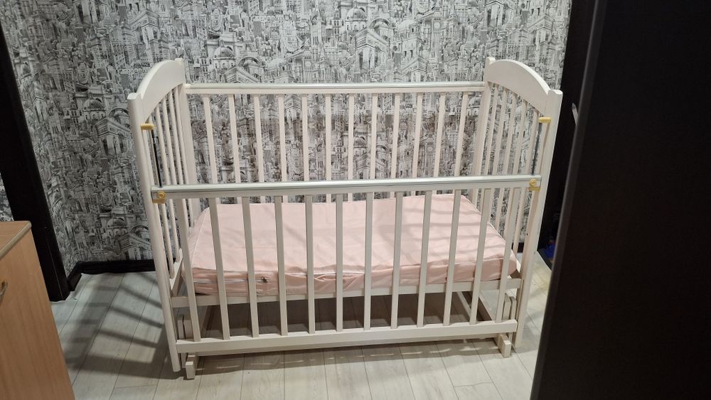 Продам детскую кроватку