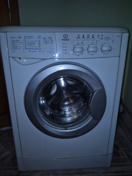 Продам стиральную машину Indesit