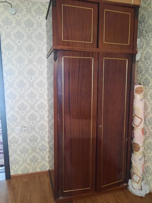 Фотода турғандар сатылады