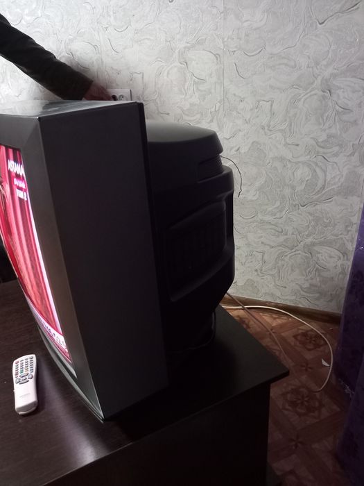 Продам телевизор Самсунг 6000т