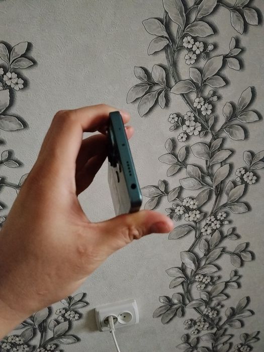 Redmi Not 13 pro 12 ga 512 li ideal holatda im otgan