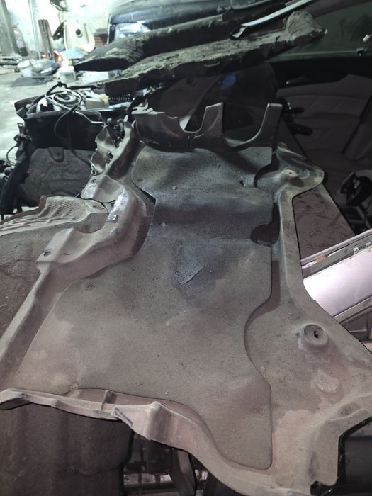 Долна Кора за двигател на Mercedes CLS w218