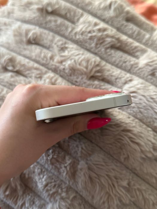 Телефон Iphone 13