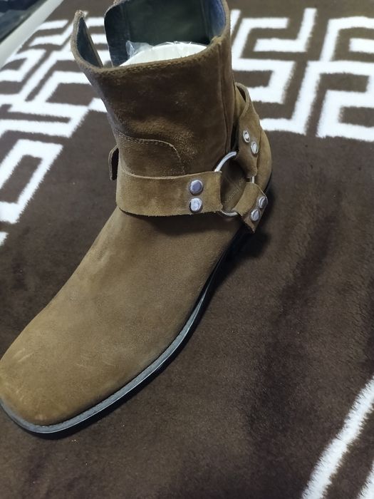 Se vine balenciaga  mărimea 43