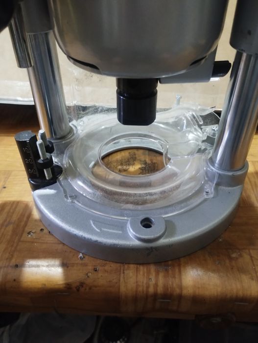 Професионална оберфреза TRITON