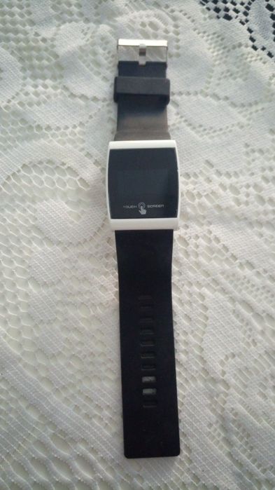 Продавам изгодно ръчен електронен часовник!