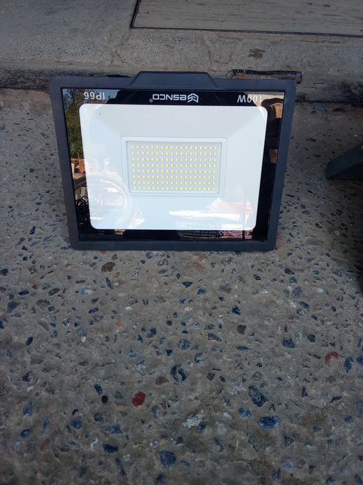 Керек зат есік алдына