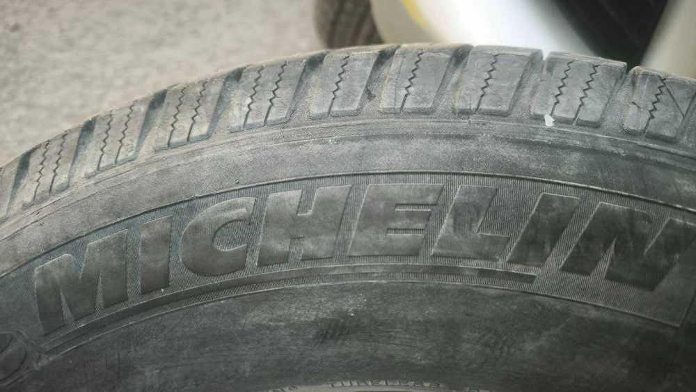 Всесезонные шины 265/65/R17 Michelin