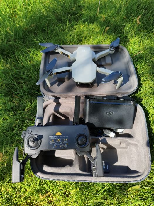 Vând drona Dji mavic mini fly combo