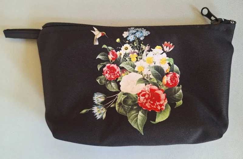Несесер за тоалетни и козметични принадлежности 15х20см Цветя