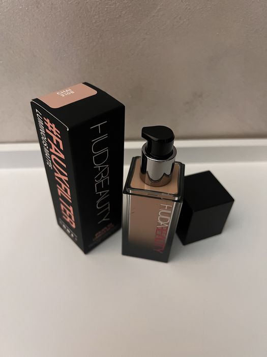 Fond de ten Huda Beauty