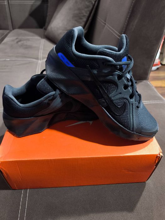 Маратонки nike..