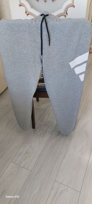 Продам брюки спортивные Adidas.