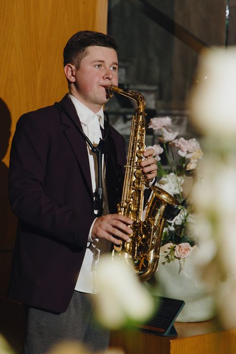 Саксофонист в Астане. Саксофон.