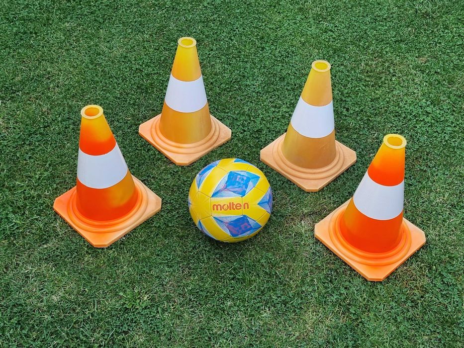 Set 4 jaloane conice si minge fotbal cadou