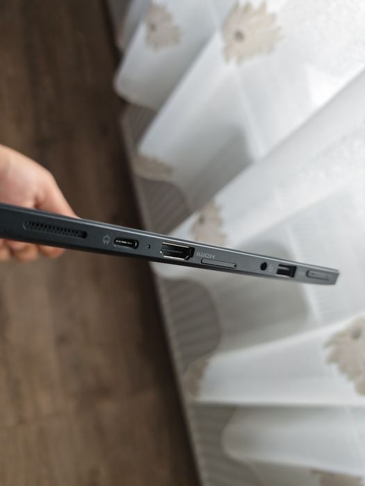Lenovo tablet 10" LTE cu Windows 11