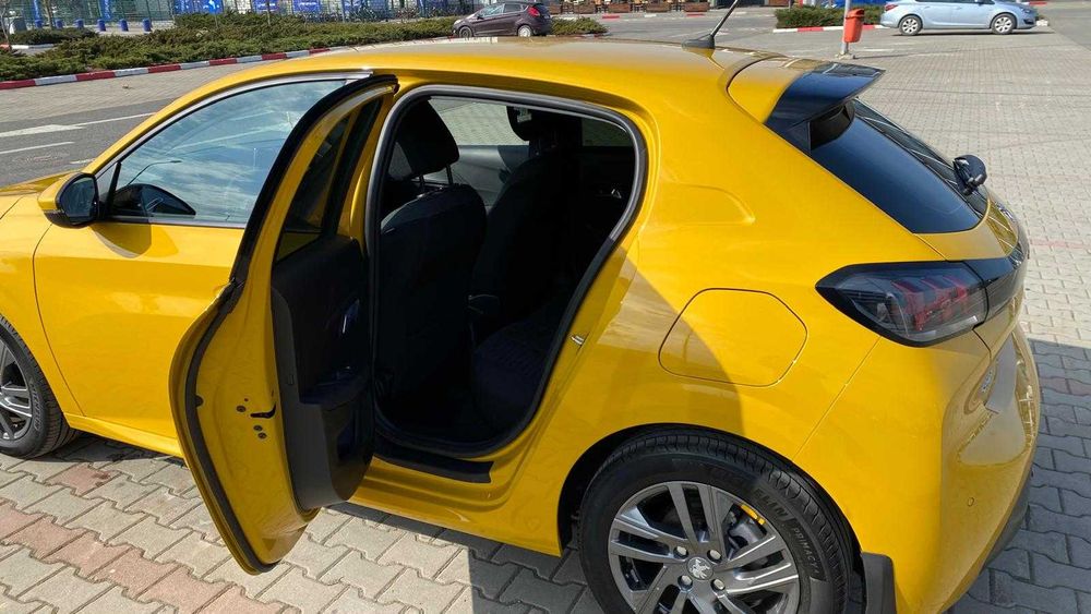 Vand Peugeot 208 Active Pack 1,2 PureTech STT 100 CP BVM6 unic proprietar-30 000 km- 2021