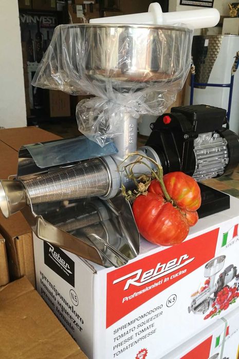 Masini manuale si electrice de stors rosii marca REBER ITALIA