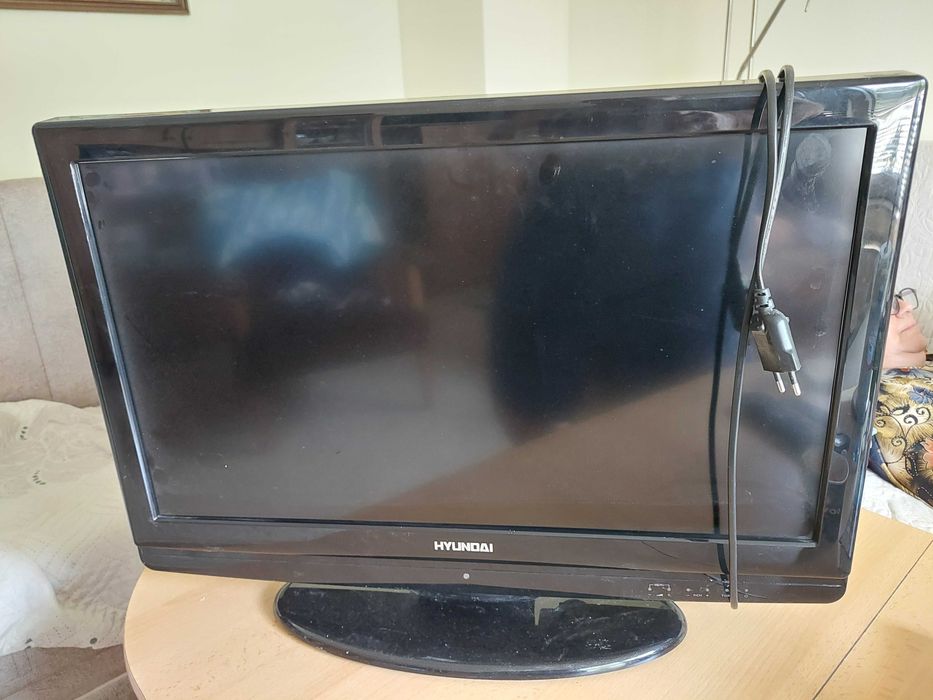 Телевизор HYUNDAI 26". Не е смарт!
