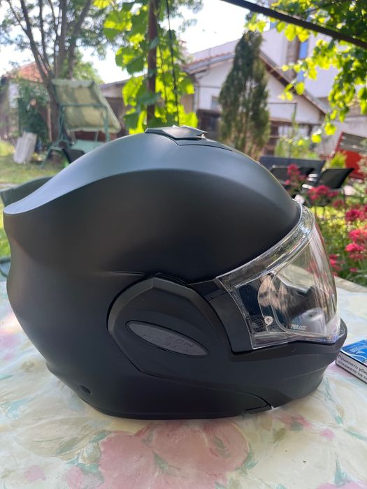 Мото каска и кожено мото яке