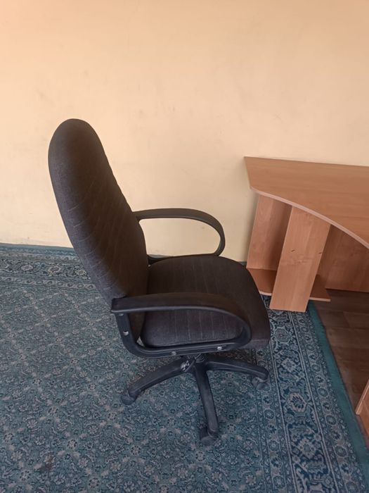 Стол писменый и кресло