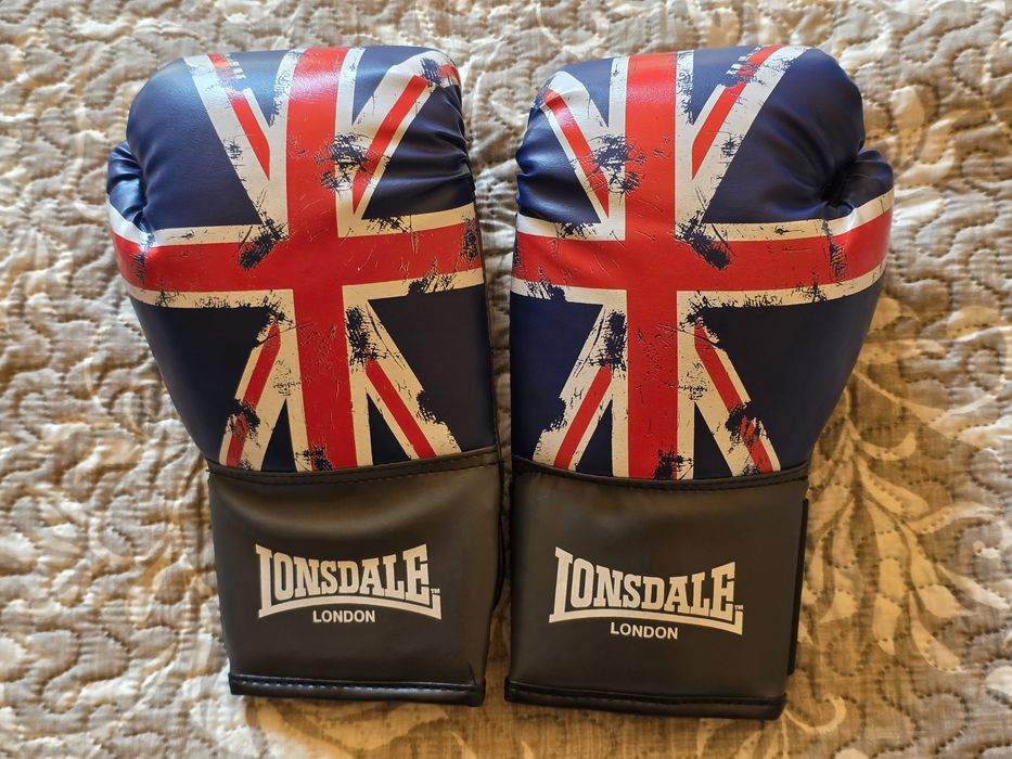 Нови боксови ръкавици Lonsdale