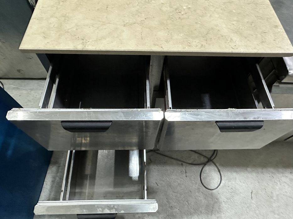 Хладилна маса 94 см  с 3 мекмеджета