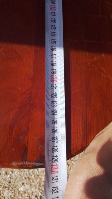 Дървена маса с пейки