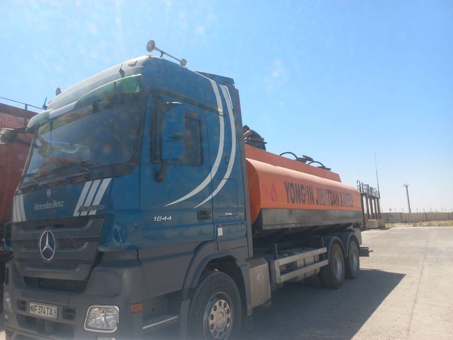 БЕНЗАВОЗ МЕРСЕДЕС БЕНС АКТРОС сотилади 2009 йил ишлаб чикарилган