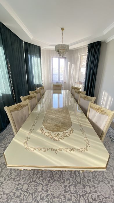 Продам стол для гостинной