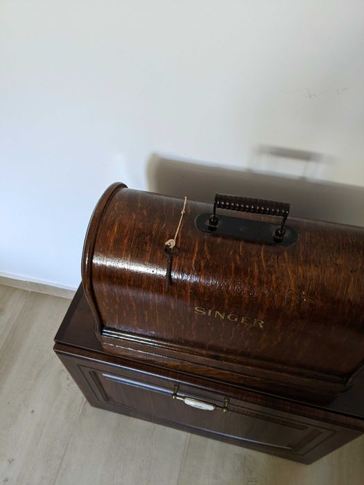 Masina de cusut.