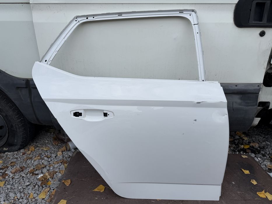 Врата Skoda Fabia 3 2014 год.- Хечбег