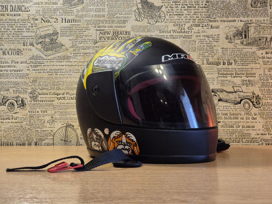 Детский гоночный шлем