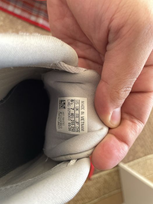 Продам женские кроссовки