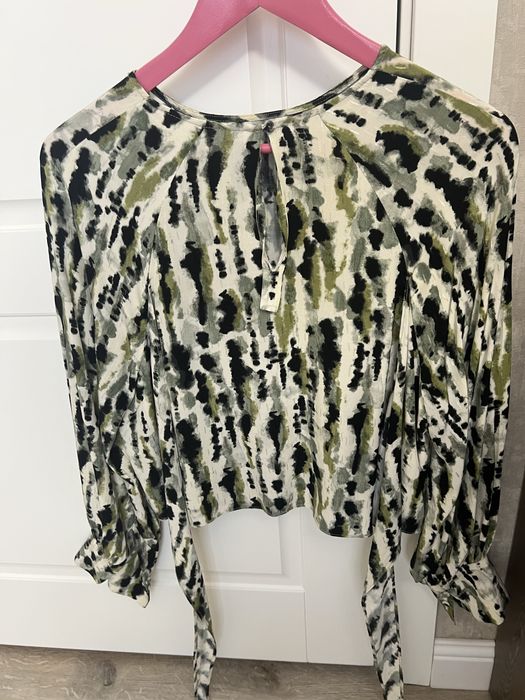 Продам женскую блузку