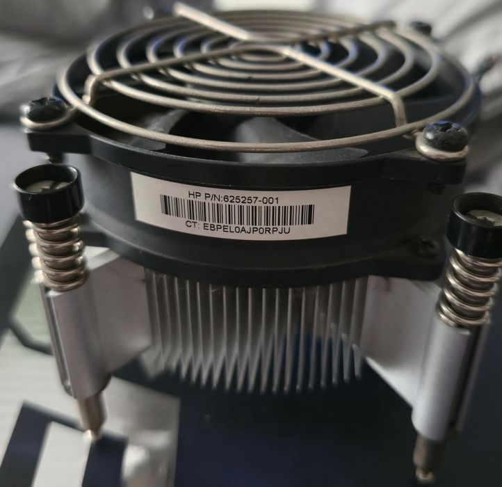 Cooler socket LGA1155 provenit dintr-un HP COMPAQ ELITE 8200 Tower