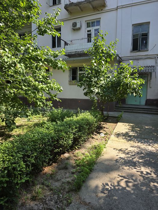 Продам 1 линия вдоль дороги 2/1/3 квартира по ул.Ифтихор, Телевышка