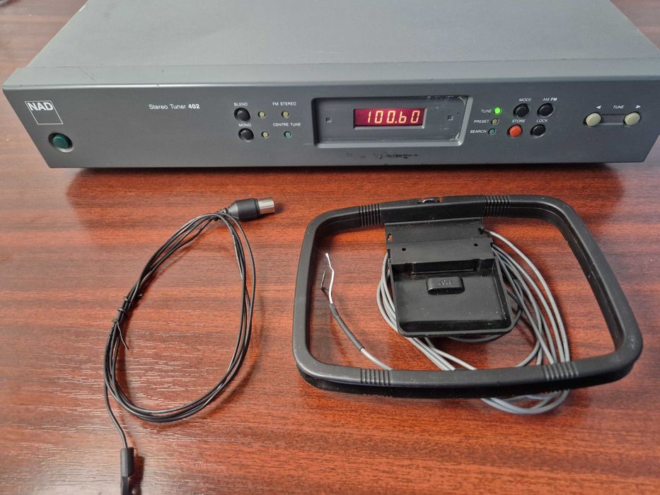 NAD 402 Stereo Tuner – Clasic FM, sunet curat