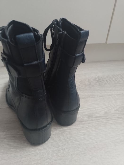 Ghete de piele Bugatti