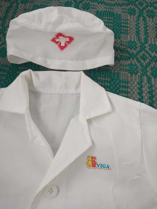 Лекарска манта и шапка за млади лекари