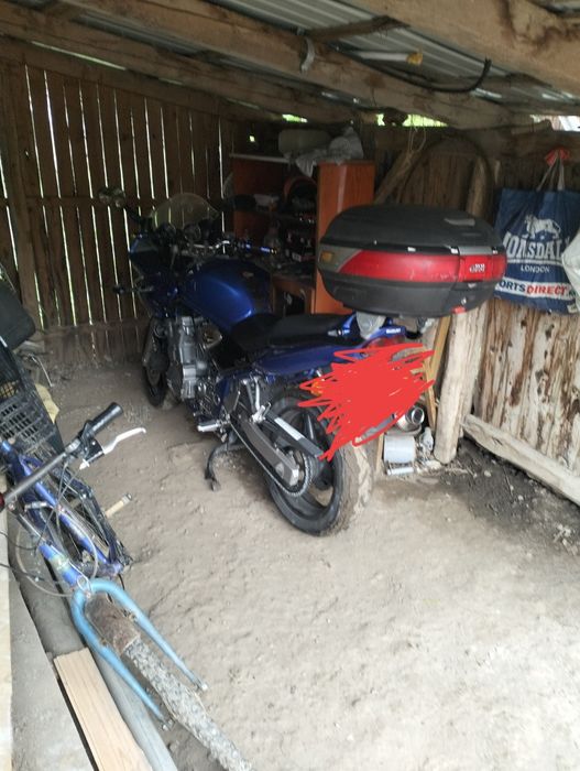 Vând o motocicletă suzuki 600cc