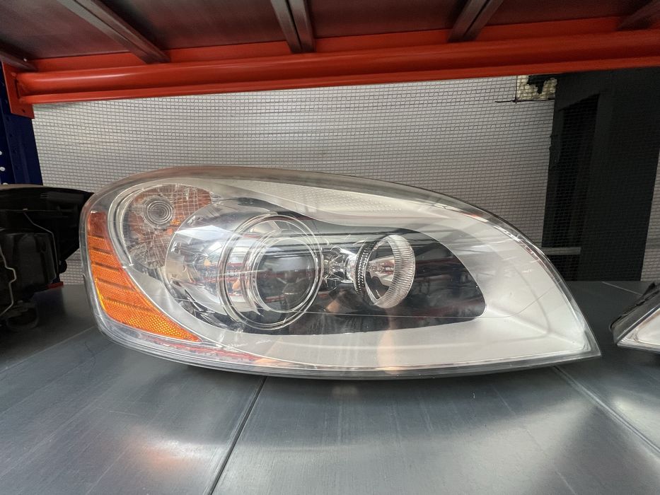 Volvo XC60 фар/фарове ксенон